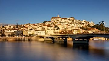 Coimbra in het Gouden Uur, Portugal van Adelheid Smitt