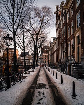 Leidsegracht in de winter #1 (warm edit) van Roger Janssen