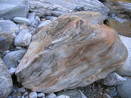 Bergwelten XXVIII - Urgesteinsfelsen im Valle di Livo von Helmut Martin - The Art of Stone - Steinkunst & Photographie