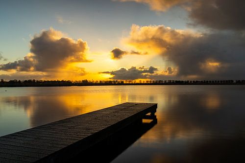 Steiger bij zonsopkomst in Dirkshorn
