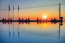 Zwembad reflectie by Dennis van de Water