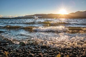 Flugboot am Ufer des Lake Te Anau zum Sonnenuntergang, Neuseeland von Christian Müringer