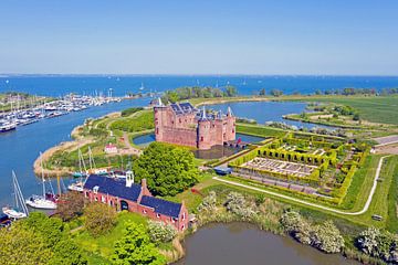 Luchtfoto van het Muiderslot bij Muiden van Eye on You