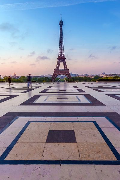 Tour Eiffel au lever du soleil par Melanie Viola