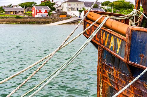 Un chalutier rouillé de Galway dans un port irlandais