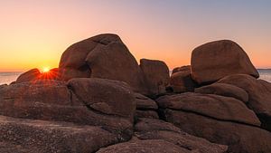 Sonnenuntergang an der Côte de Granit Rose, Bretagne, Frankreich