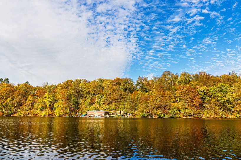 Vue sur le lac Schmaler Luzin et les Feldberge en automne par Rico Ködder