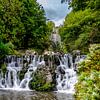 Waterval in Bergpark Wilhelmshöhe, Kassel (Duitsland). van Fotografie Arthur van Leeuwen