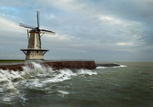 Storm aan de Noordzeekust bij de Oranjemolen te Vlissingen