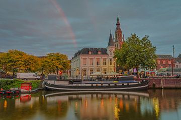 Breda stad met regenboog
