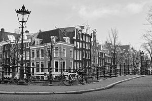 Amsterdamse architectuur, zwart en wit.