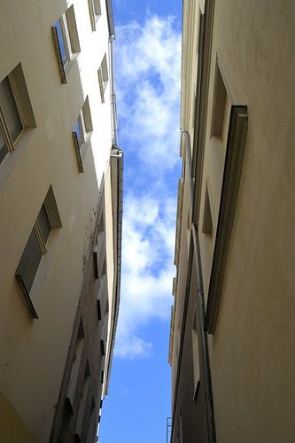 smalle steeg in het oude centrum van Brandenburg an der Havel