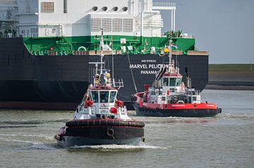 Sleepboten Waterstraat en Waterlines met Marvel Pelican van Jan Georg Meijer