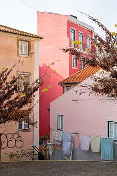 Pink building in Lisbon by Yolanda Broekhuizen