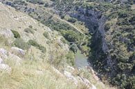 Blick in den Aggitis Canyon / Schlucht auf den Fluss und die Brücke darüber - Griechenland von ADLER & Co / Caj Kessler Miniaturansicht