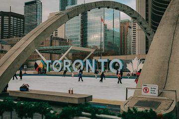 Schaatsende mensen in Toronto van Danny Brandsma