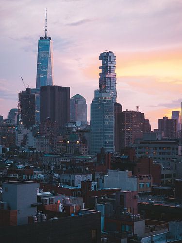 Blue hour in Bowery met 1 WTC Manhattan op de achtergrond (New York)