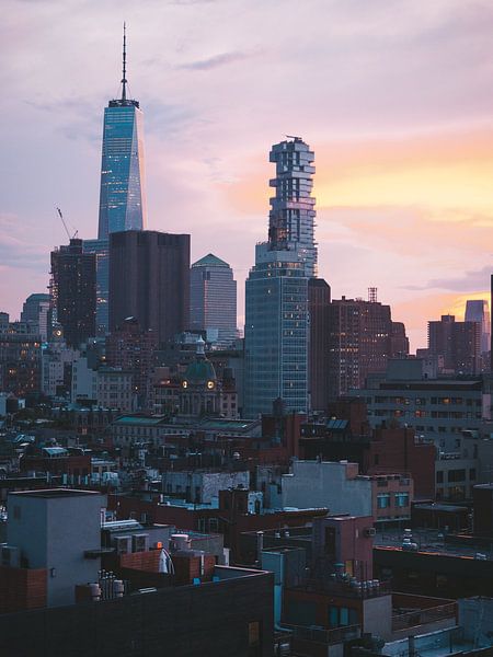 Blaue Stunde in Bowery mit 1 WTC Manhattan im Hintergrund von Michiel Dros