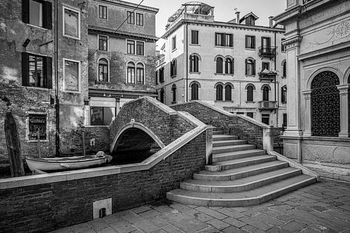 Brug in Venetië ten noorden van Piazza San Marco