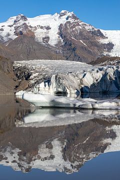 Svínafellsjökull mirror image by Albert Mendelewski