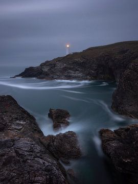 Le phare de Trevose Head dans la belle région des Cornouailles, en Angleterre. sur Jos Pannekoek