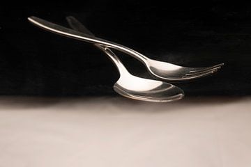 Floating cutlery by Marian Waanders