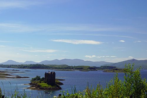 Castle Stalker is een torenhuis ongeveer 2,5 kilometer ten noordoosten van Port Appin