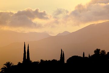 zonsondergang in de bergen van Spanje van Caroline Drijber