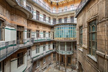 Lost Place - mooie architectuur - binnenplaats van Gentleman of Decay