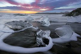 Diamants de glace dans le crépuscule du matin sur Roy Poots