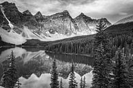 Moraine Lake in black and white by Henk Meijer Photography thumbnail