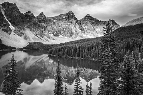 Moraine Lake in black and white