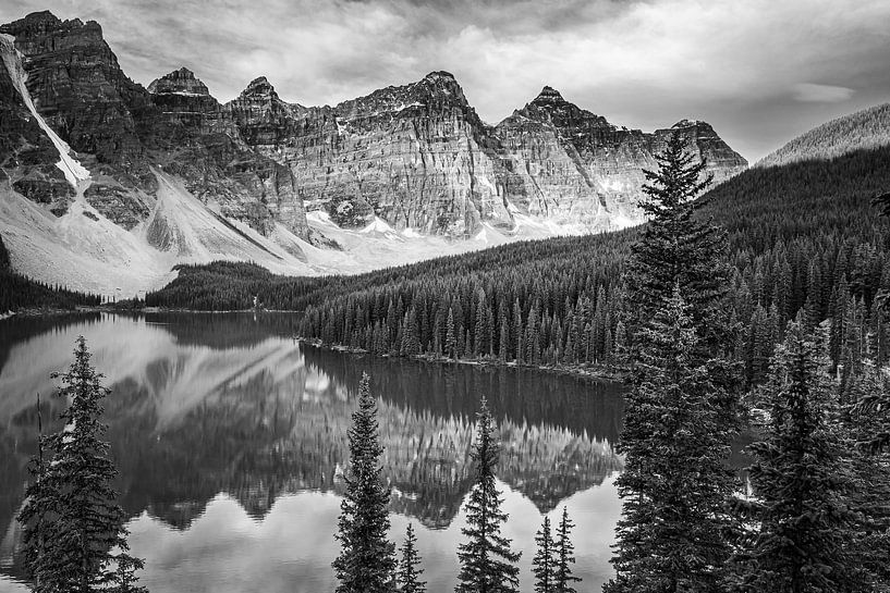 Moraine Lake in black and white by Henk Meijer Photography
