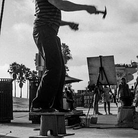 Jongleur am Venice Beach von Lars Cremers