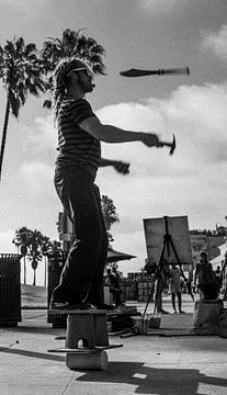 Juggler at Venice Beach by Lars Cremers