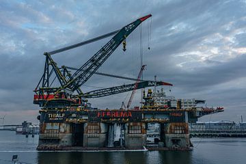 Heerema Marine Contractors' Thialf. by Jaap van den Berg