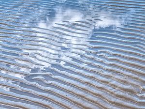 Ontmoeting van drie elementen: water, aarde, lucht
