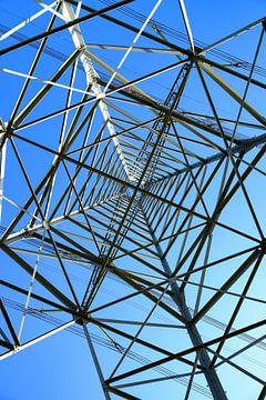 Hoogspanningsmasten met elektriciteitskabels