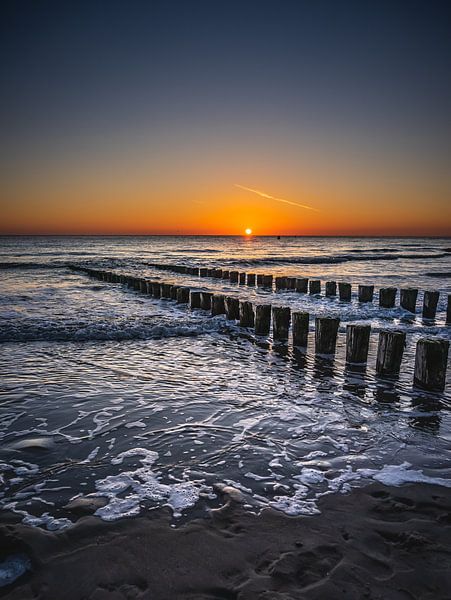 Zonsondergang op het strand van Jolanda Bosselaar