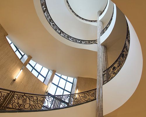 Das Licht im Treppenhaus der Rotterdamer Bank (1949) von Erik Dukker