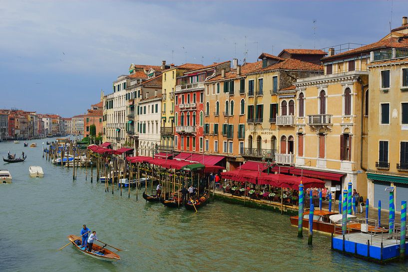 Canal Grande in Venetië, Italië van Michel van Kooten