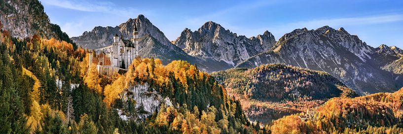 Neuschwanstein Castle with mountain panorama in autumn by Voss Fine Art Fotografie