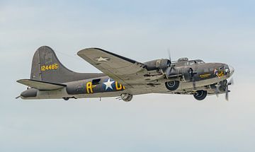 Take-off Boeing B-17G Flying Fortress 