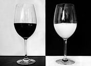 Abstract stilleven van wijnglazen in zwart wit van Marianne van der Zee thumbnail