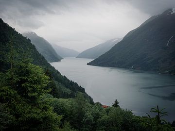 Moody Fjaerlands fjord_2 by Caatje Clicks