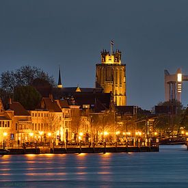 Dordrecht, Grote Kerk oder Onze-Lieve-Vrouwekerk, Eisenbahnbrücke, Abend von Arjen Heijjer