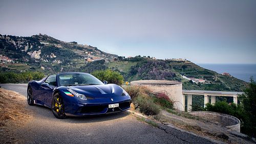 Ferrari 458 Aperta in de bergen bij Monaco