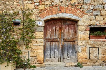 Vieille porte en bois sur Graham Forrester