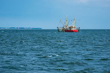 Krabbenkotter op de Noordzee bij het eiland Pellworm