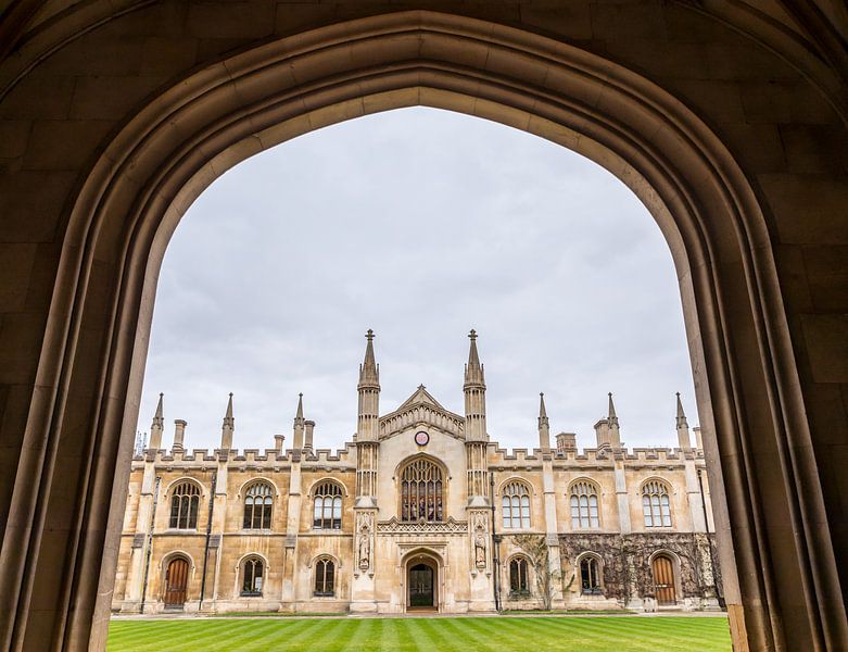 Chapel en binnenplaats Corpus Christi College in Cambridge van Dirk Jan Kralt